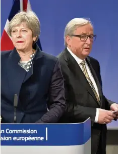  ?? Foto: John Thys, afp ?? Zwischenze­itlich schien zwischen Theresa May und Jean Claude Juncker eine weitrei chende Einigung im Streit um die irische Grenze möglich.