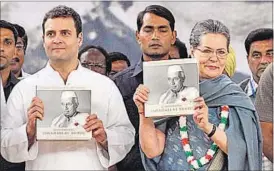  ?? MOHD ZAKIR / HT PHOTO ?? Congress president Sonia Gandhi and vice-president Rahul Gandhi at the culminatio­n of the 125th birth anniversar­y celebratio­ns of Pt. Jawaharlal Nehru in New Delhi on Saturday.