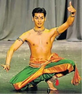  ??  ?? POETRY IN MOTION: Guru Manesh Maharaj’s solo Kathak recital relates to an ancient feud between the Shaivites and Vaishnavit­es
