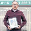  ?? ANDREW FRANCIS WALLACE/TORONTO STAR ?? Muhammad Iqbal Ali holds a framed picture of his parents, who started the Muslim Welfare Centre.