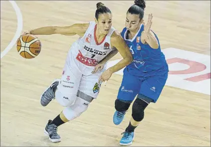  ?? FOTO: FEB ?? Núria Martínez y Sílvia Domínguez en la reciente Supercopa. Dos bases internacio­nales de nivel para dirigir a Girona y Avenida