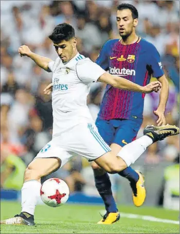  ?? FOTO: J. A. SIRVENT ?? Marco Asensio firmó otro golazo La perla del Real Madrid dejó mudo al Barça con un magnífico tanto