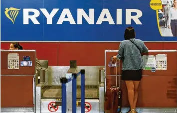  ?? Foto: Pau Barrena, afp ?? Ryanair ändert die Regeln für das Gepäck.