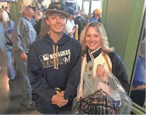  ?? JAMES B. NELSON / MILWAUKEE JOURNAL SENTINEL ?? Nicki Schroder and her son, Cayden, of Rockford, hit the Milwaukee Brewers Team Store before Thursday’s game.