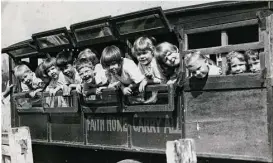  ?? Courtesy of DePelchin Children’s Center ?? Children from the former DePelchin Faith Home peer out of a vehicle. DePelchin evolved to become Houston’s oldest nonprofit family services organizati­on.