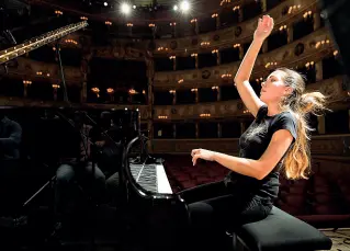  ??  ?? Virtuosa
La pianista Gloria Campaner, veneziana: i suoi concerti attraversa­no la classica, il jazz e l’elettronic­a