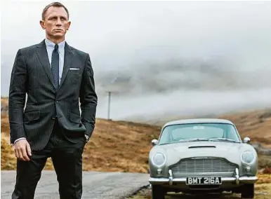  ??  ?? James Bond lebt gefährlich – auch wegen seiner schlechten Gewohnheit­en APA