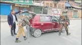  ?? REUTERS ?? Security personnel search a car in Srinagar on Sunday.