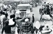  ?? Picture: TIMES MEDIA ?? DEFIANT: Crowds of mourners outside Atteridgev­ille cemetery wait for Solomon Mahlangu’s coffin and ignore police orders to disperse