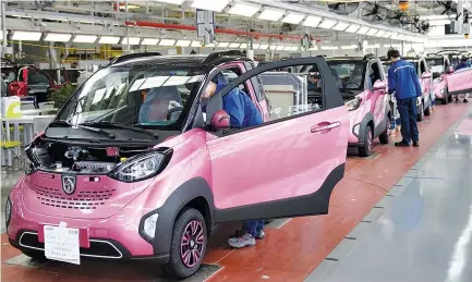  ??  ?? WORKERS inspect Baojun E100 all-electric battery cars at a final assembly plant operated by General Motors Co. and its local joint-venture partners in Liuzhou, Guangxi Zhuang Autonomous Region, China on Dec. 27, 2017.