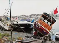  ?? AFP (5) ?? Der Tsunami schleudert­e am Hafen von Bodrum Fischer- und Ausflugsbo­ote ans Ufer