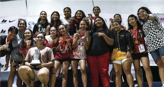 ?? ?? The UST girls display their UAAP athletics’ medals and championsh­ip trophy.