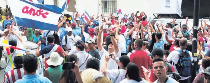  ?? ALONSO TENORIO ?? El sector educación es uno de los que más fuertement­e ha apoyado el movimiento contra la reforma fiscal. Hoy, el 98,5% de quienes siguen en huelga son del Magisterio.