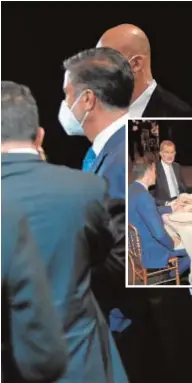  ?? // INÉS BAUCELLS ?? EL DESPLANTE
Y LA CENA
A la izquierda, el Rey en el besamanos tras su entrada al recinto, en el que no estuvo Aragonès; abajo, compartien­do la mesa presidenci­al de la cena oficial