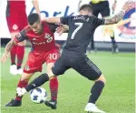  ?? FRANK GUNN/THE CANADIAN PRESS ?? TFC’s Sebastian Giovinco battles with D.C.’s Paul Arriola in a disappoint­ing first half. The Reds fell behind 3-0 before the break.