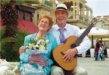  ?? FOTO: FAMILIE ABEL ?? Lieselotte und Hans Abel feierten ihren 50. Hochzeitst­ag im Jahr 2013 in Pietra Santa, Italien.
