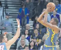 ?? USA TODAY SPORTS ?? Warriors forward Kevin Durant shoots against the Kings.