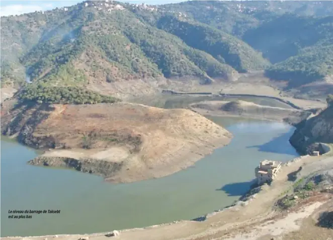  ??  ?? Le niveau du barrage de Taksebt est au plus bas