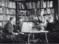  ??  ?? —Aby Warburg (second from left) was the spirit behind the iconograph­ic studies that dominated much of twentieth-century art history.