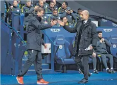  ?? FOTO: DPA ?? Verstehen sich gut: Jürgen Klopp (li.) und Pep Guardiola.