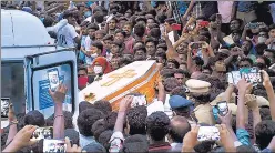  ?? AFP ?? Residents carry the coffin of Jayaraj for burial in Thoothukud­i on June 26.