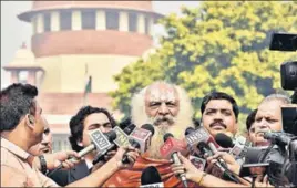  ?? SANJEEV VERMA/HT PHOTO ?? ■ Nirmohi Akhara Mahant, Dharam Dass after a hearing on Babri Masjidram Janmabhoom­i case at the Supreme Court, in New Delhi on Monday.