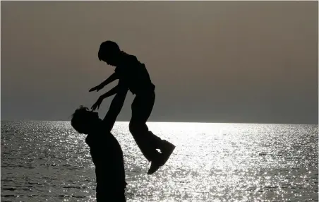  ?? PICTURE: REUTERS/AFRICAN NEWS AGENCY (ANA) ?? PRESENT: How involved a father is in his child’s life cannot be measured by whether he lives with his child, the writers say.