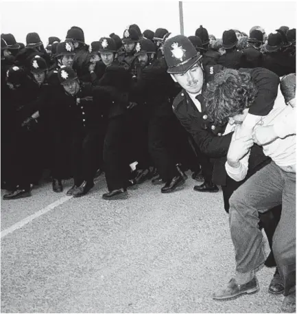  ??  ?? BATTLE LINES: Police tussle with a striking miner during confrontat­ions at the Gascoigne Wood mine, near