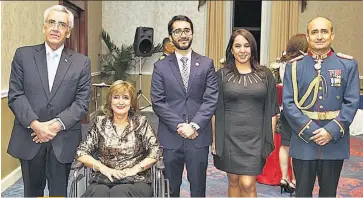  ??  ?? Viernes 5 de octubre de 2018 Durante la celebració­n. Renato Sepúlveda, embajador de Chile; María Eugenia Díaz; Nicolás Rosson; Paulina Villaroel y Enrique Heyermann.