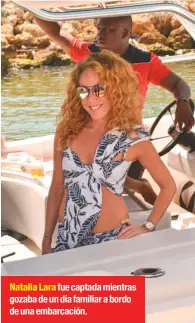  ??  ?? Natalia Lara fue captada mientras gozaba de un día familiar a bordo de una embarcació­n.
