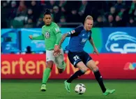  ?? AFP ?? Wolfsburg’s Didavi vies with Hoffenheim’s Kevin Vogt. —
