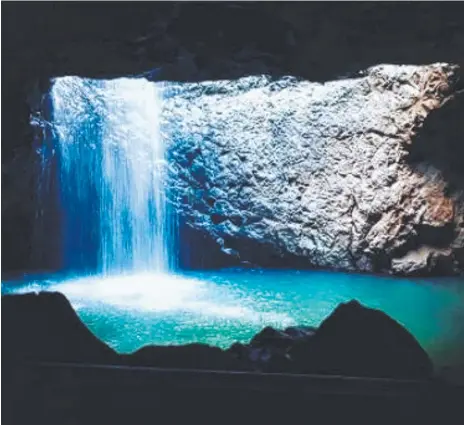  ??  ?? Natural Bridge in Springbroo­k National Park has been crowned the king of screen savers.