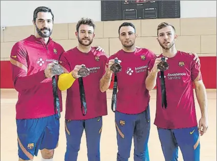  ?? FOTO: FCB ?? Raúl Entrerríos, Gonzalo Pérez de Vargas, Aitor Ariño y Aleix Gómez, los cuatro medallista­s de bronce del Barça en el Mundial de Egipto