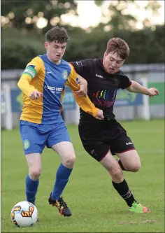  ??  ?? Wexford’s Vincent Quinlan puts pressure on Bray’s Luke Rossiter in the under-19 clash at Ferrycarri­g Park.