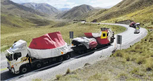  ?? PHOTOS: STEPHEN JAQUIERY
& MARK PRICE ?? Santa’s sleigh . . . The truck convoy carrying the Auckland Farmers Santa passes the summit of the Lindis Pass on the way to Wanaka yesterday. Right: The Santa is unloaded at the Wanaka National Transport and Toy Museum.