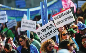  ?? JESÚS G. FERIA ?? La tasa de temporalid­ad en sectores como Sanidad y Educación de las regiones supera el 30%