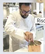 ??  ?? Giancarlo Morelli ha realizzato questo risotto con i prodotti Pompadour. Il riso è il suo “ingredient­e del cuore”, ma la ricerca di profumi lo spinge lontano, a incontrare aromi che, come il rooibos, diventano parte dei piatti di questo chef stellato.