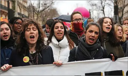  ??  ?? ##JEV#145-84-https://bit.ly/2VJNTIF##JEV# Lors de la Journée internatio­nale des droits des femmes, le 8 mars 2018, à Paris.