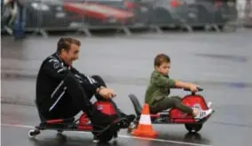  ?? FOTO JEFFREY GAENS ?? Andy Peelman amuseert zich op het circuit van Zolder.