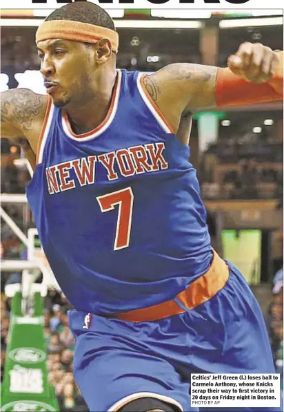  ?? PHOTO BY AP ?? Celtics’ Jeff Green (l.) loses ball to Carmelo Anthony, whose Knicks scrap their way to first victory in 20 days on Friday night in Boston.