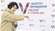  ?? ?? A Russian woman votes in presidenti­al elections, Moscow, Russia, March 15, 2024.