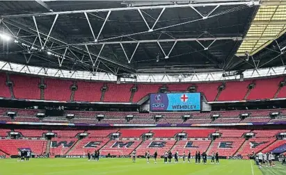  ?? ANDY RAIN / EFE ?? Anglaterra va fer ahir a la tarda un passeig d’activació a Wembley