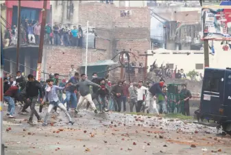  ?? Channi Anand / Associated Press ?? Protesters in Hindu-dominated Jammu city throw stones during a clash between communitie­s over an attack that killed 40 Indian soldiers in the Muslim-majority state of Kashmir.