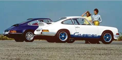  ?? Fotos: Porsche ?? Einmal mit, einmal ohne Entenbürze­l. Der 911er war Anfang der Siebziger das sportlichs­te Auto auf dem Markt.