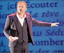  ?? (DR) ?? Dans la peau d’un professeur tout ce qu’il y a de sérieux, Jérôme Rouger a trouvé un rôle à la mesure de son humour décalé.