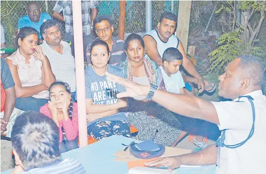  ?? Picture: BALJEET SINGH ?? Community policing officer Aporosa Toa speaks with the Saweni community members in Lautoka during the meeting on Monday night.