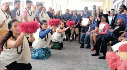  ?? PICTURE: IAN LANDSBERG ?? Dancers from the Hawaiian crew of the Polynesian voyaging canoe Hokuleai honour Archbishop Emeritus Desmond Tutu at the Desmond and Lea Tutu Foundation at the V&A Waterfont, Cape Town, yesterday as part of their world tour. Hokuleai’s first stop on the...