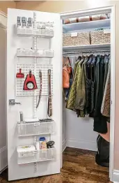  ?? Settled ?? Gather all the essentials for your dog’s daily walk and create a storage area near the door.