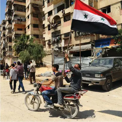  ?? FOTO: LEHTIKUVA/ ?? Lugn råder i Douma efter att rebellerna jagats bort och de syriska styrkorna tagit över kontrollen. Nu ska internatio­nella experter försöka reda ut om kemvapen användes mot invånarna för en dryg vecka sedan.