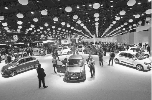  ?? AP Photo / Michel Euler ?? Members of the media tour the cars on the show floor at the Paris Motor Show during press day, Thursday, Oct. 2, 2014.